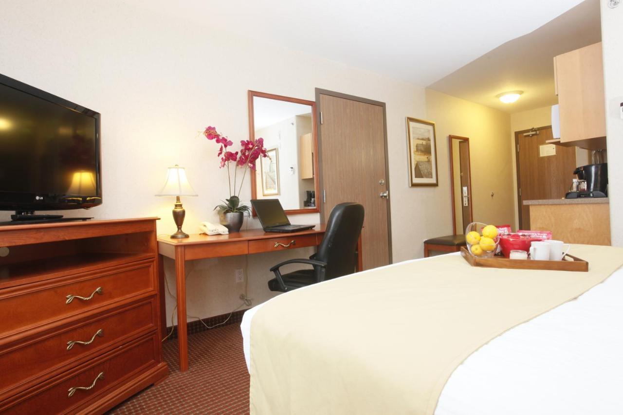 Stonebridge Hotel Dawson Creek Ngoại thất bức ảnh