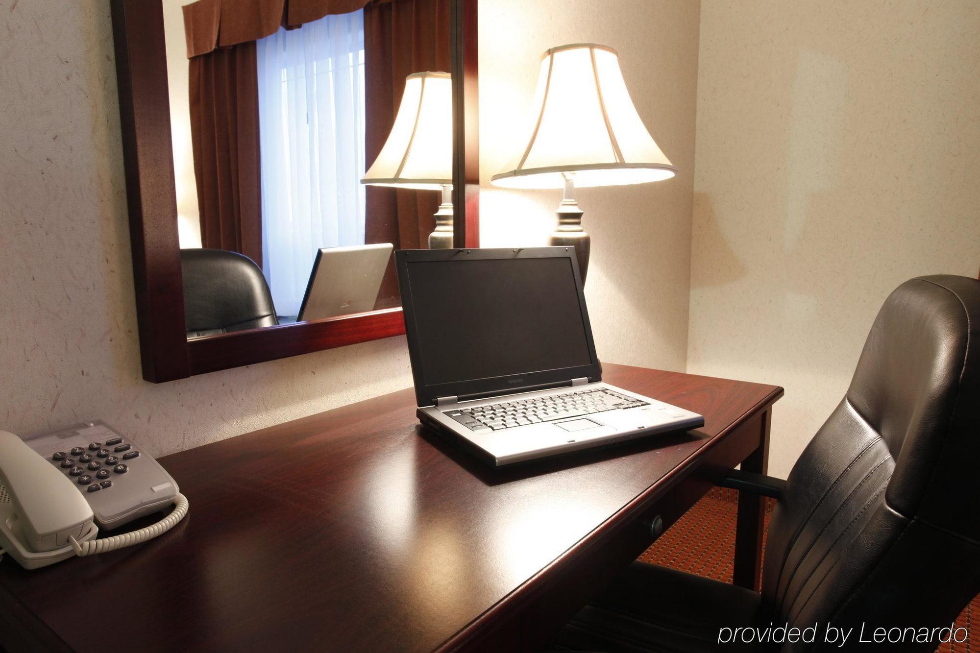 Stonebridge Hotel Dawson Creek Ngoại thất bức ảnh