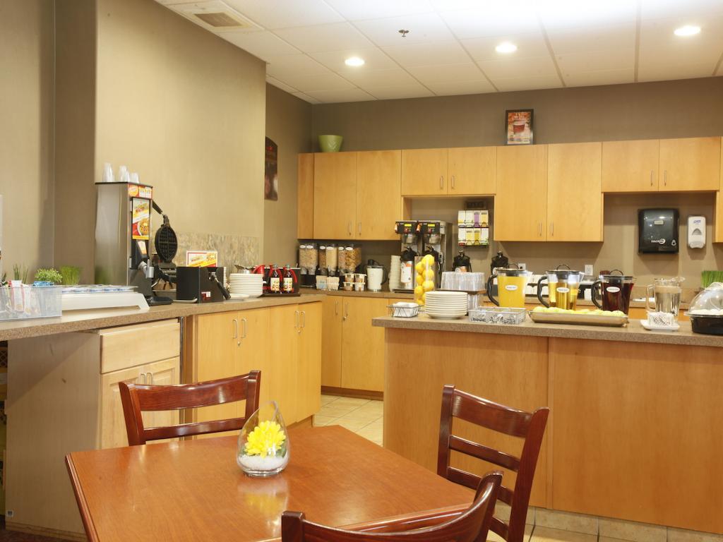 Stonebridge Hotel Dawson Creek Ngoại thất bức ảnh